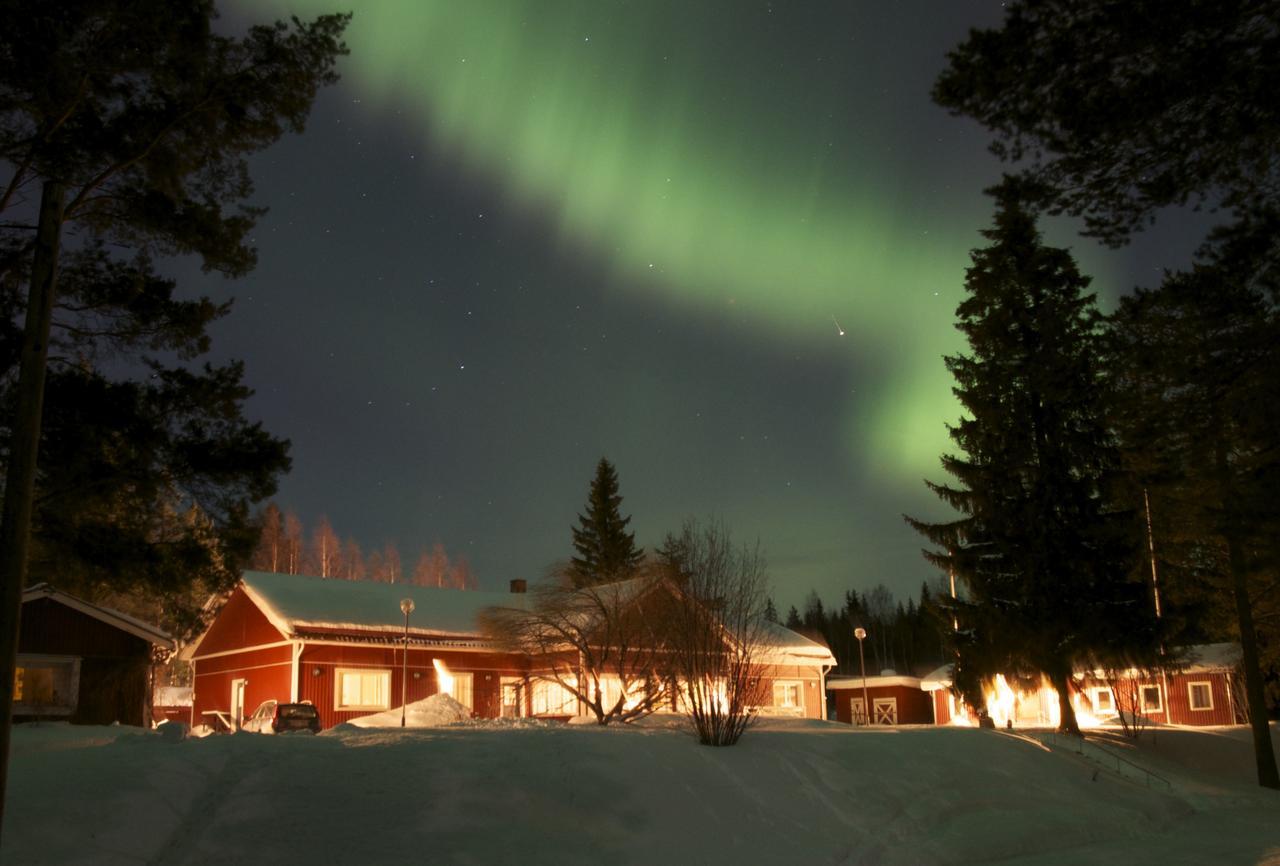 Pine Bay Lodge Person ภายนอก รูปภาพ